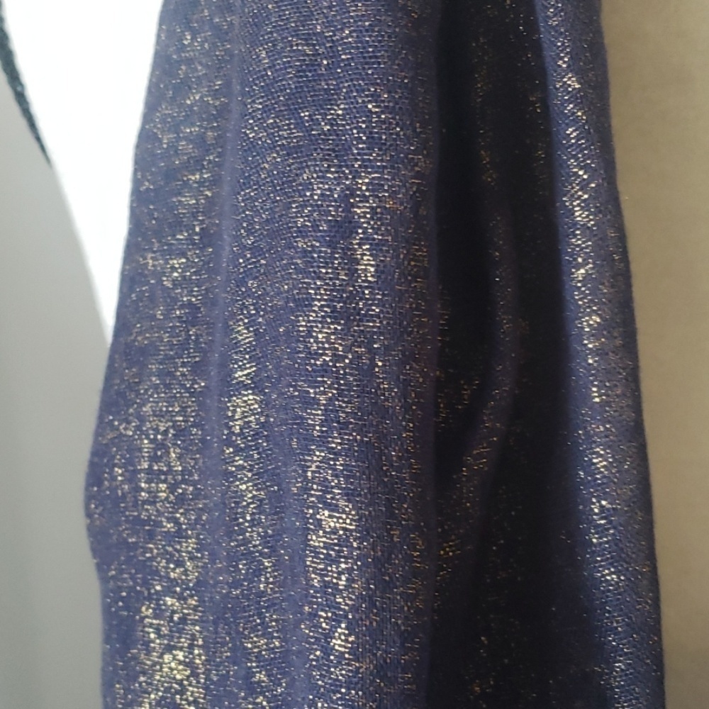 *PRICE DROP*
Midnight blue scarf with gold shimmer - Picture 3 of 3